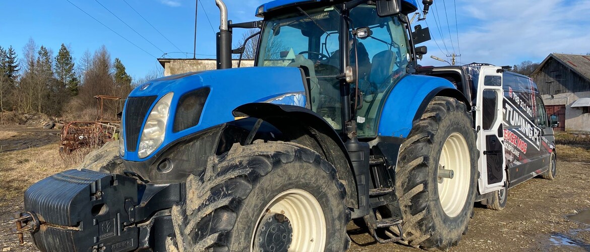 New Holland T7040 